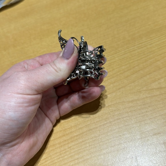 Gemmed Butterfly Claw Clip - Picture 3 of 4